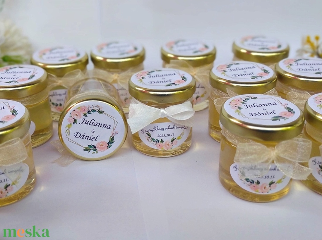 Rose gold vendégneves Álomszép Esküvői mézes köszönet ajándék, mézes köszönetajándék fehér alapon - esküvő - emlék & ajándék - köszönőajándék - Meska.hu Rose gold vendégneves Álomszép Esküvői mézes köszönet ajándék, mézes köszönetajándék fehér alapon - esküvő - emlék & ajándék - köszönőajándék - Meska.hu