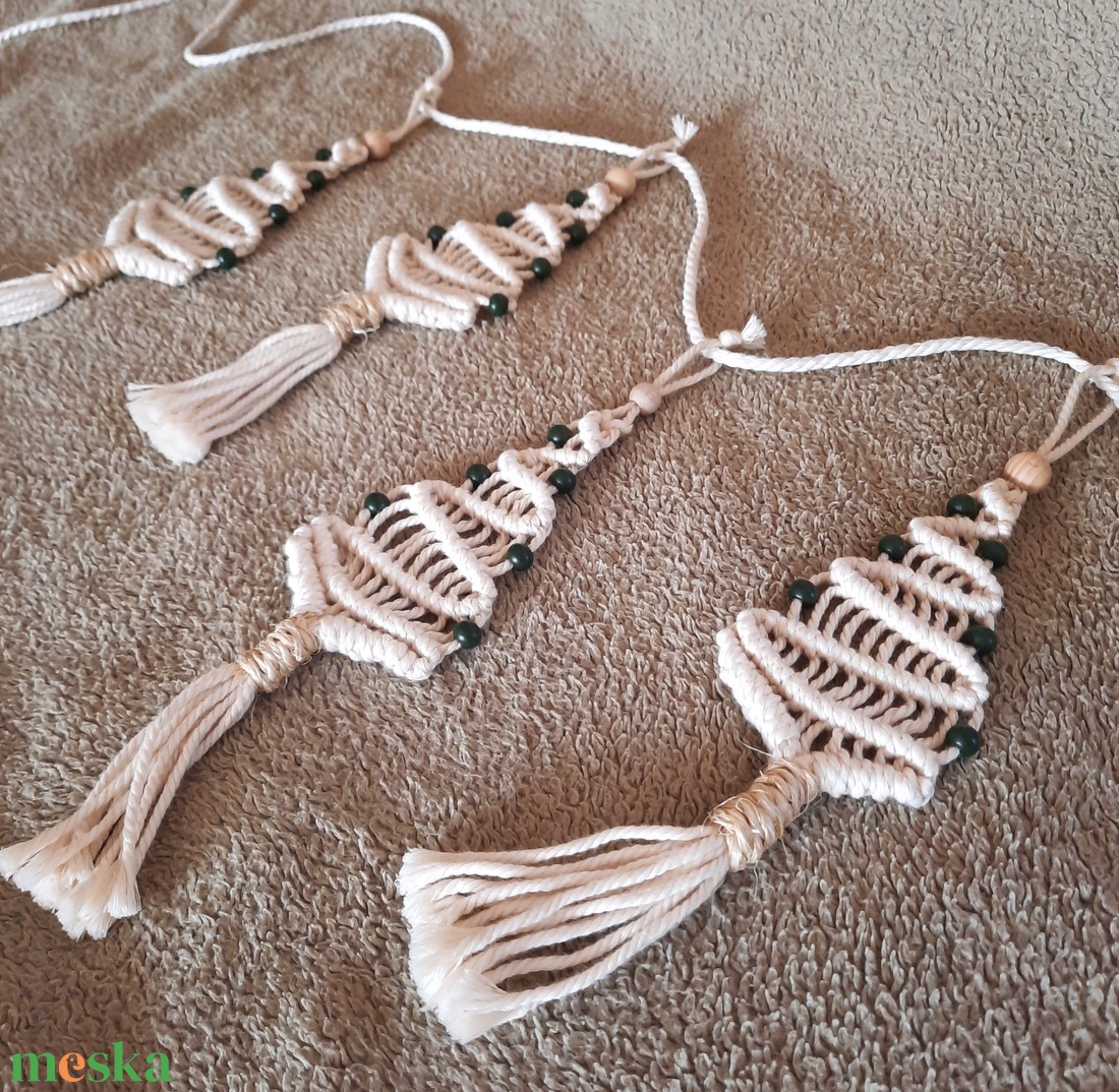 Makramé fenyőfás girland - karácsony - karácsonyi lakásdekoráció - karácsonyi girland, boa - Meska.hu