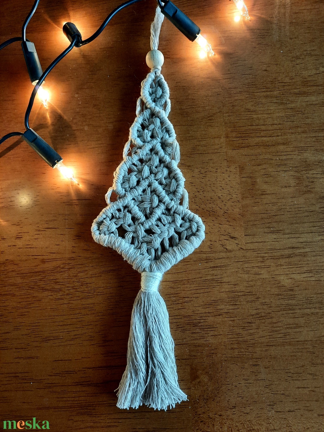 Makramé fenyőfa ajtódísz, karácsonyi dekoráció - karácsony - karácsonyi lakásdekoráció - karácsonyi lakásdíszek - Meska.hu