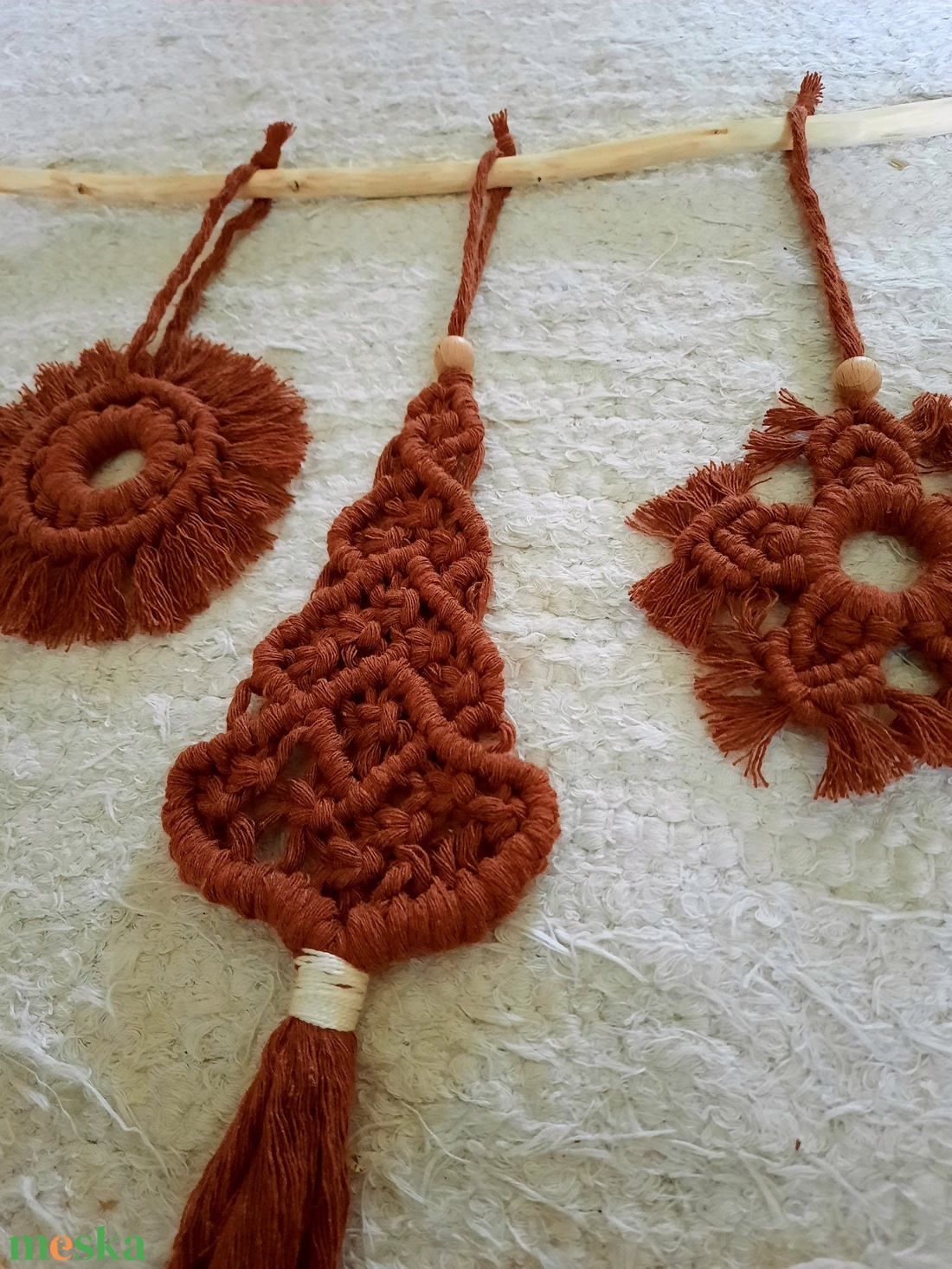 Makramé fenyőfás fali dísz - karácsony - karácsonyi lakásdekoráció - karácsonyi lakásdíszek - Meska.hu