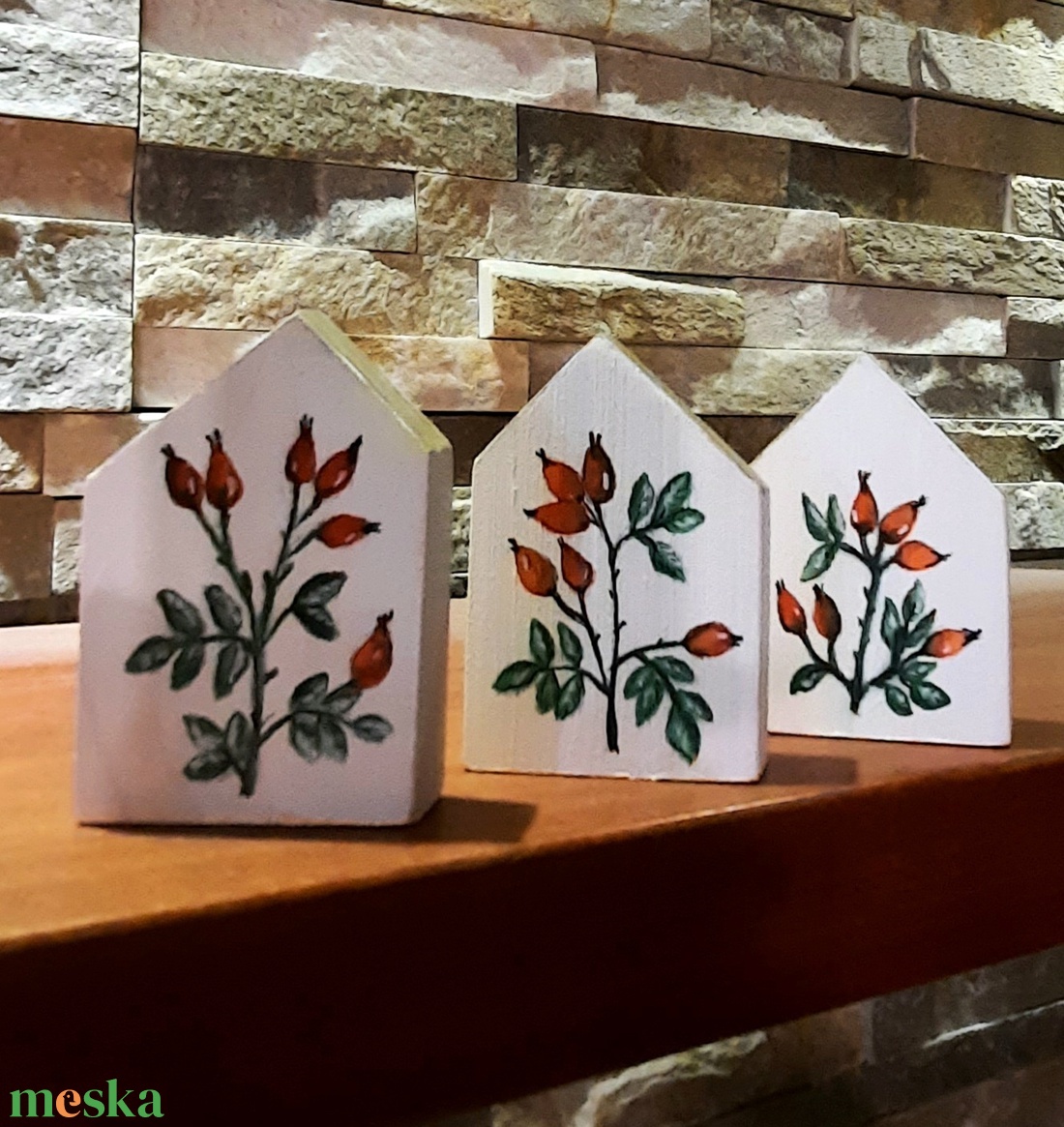 Házikó karácsonyi dekoráció csipkebogyóval - karácsony - adventi díszek - adventi asztaldísz - Meska.hu