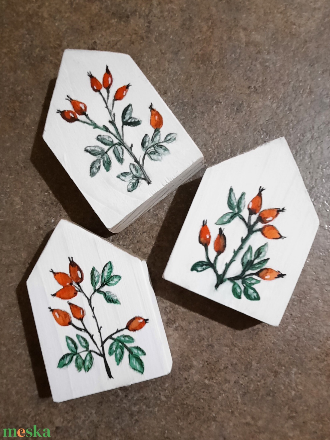 Házikó karácsonyi dekoráció csipkebogyóval - karácsony - adventi díszek - adventi asztaldísz - Meska.hu