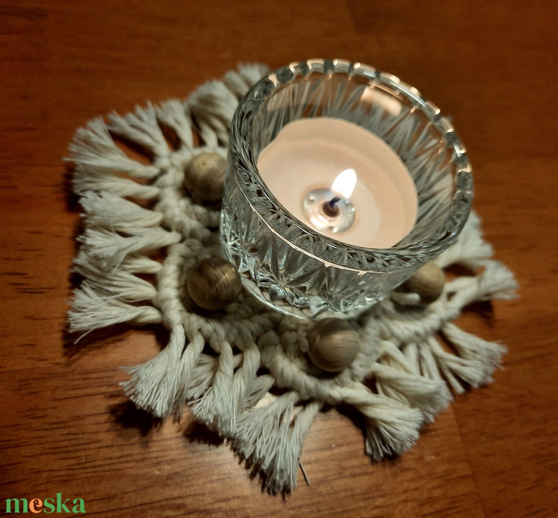 Mécsestartó makramé alátéttel - otthon & életmód - dekoráció - asztal és polc dekoráció - asztaldísz - Meska.hu