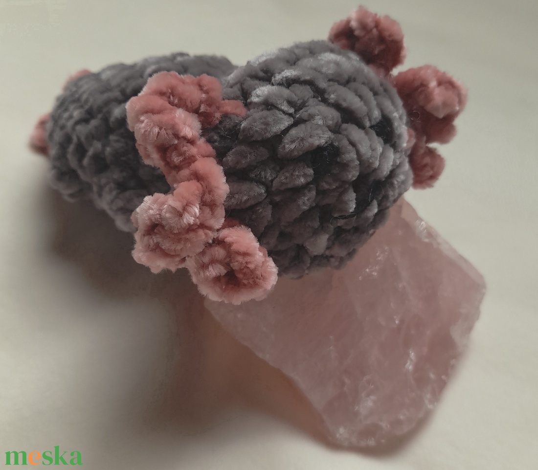 Horgolt Axolotl: Szürke-pink - játék & sport - plüssállat & játékfigura - más figura - Meska.hu