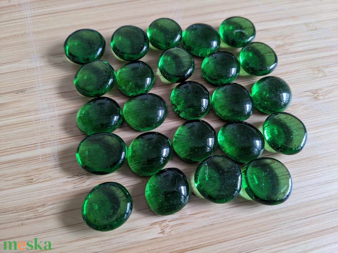 24db zöld üveg kavics - kellékek & szerszámok - dekorációs kellékek - egyéb kellékek - Meska.hu
