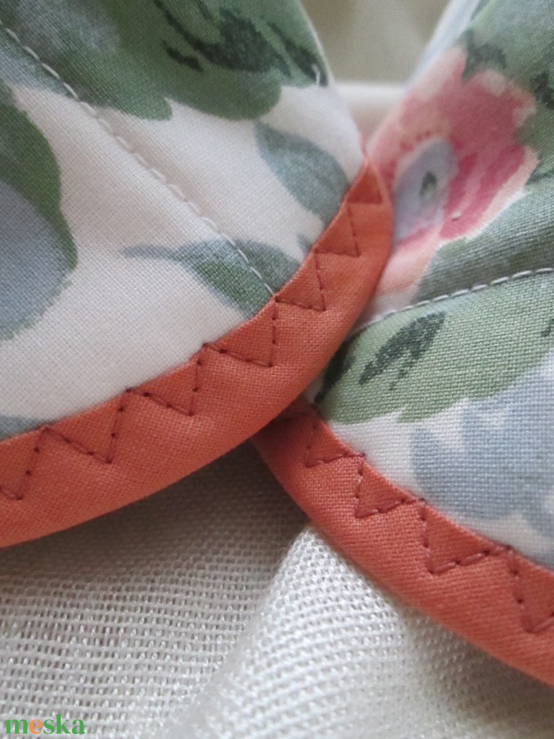 Edényfogó, fedőfogó, fülfogó - rózsás mintával, barack- és zöld színnel (2 db) - otthon & életmód - konyhafelszerelés, tálalás - Meska.hu Edényfogó, fedőfogó, fülfogó - rózsás mintával, barack- és zöld színnel (2 db) - otthon & életmód - konyhafelszerelés, tálalás - Meska.hu