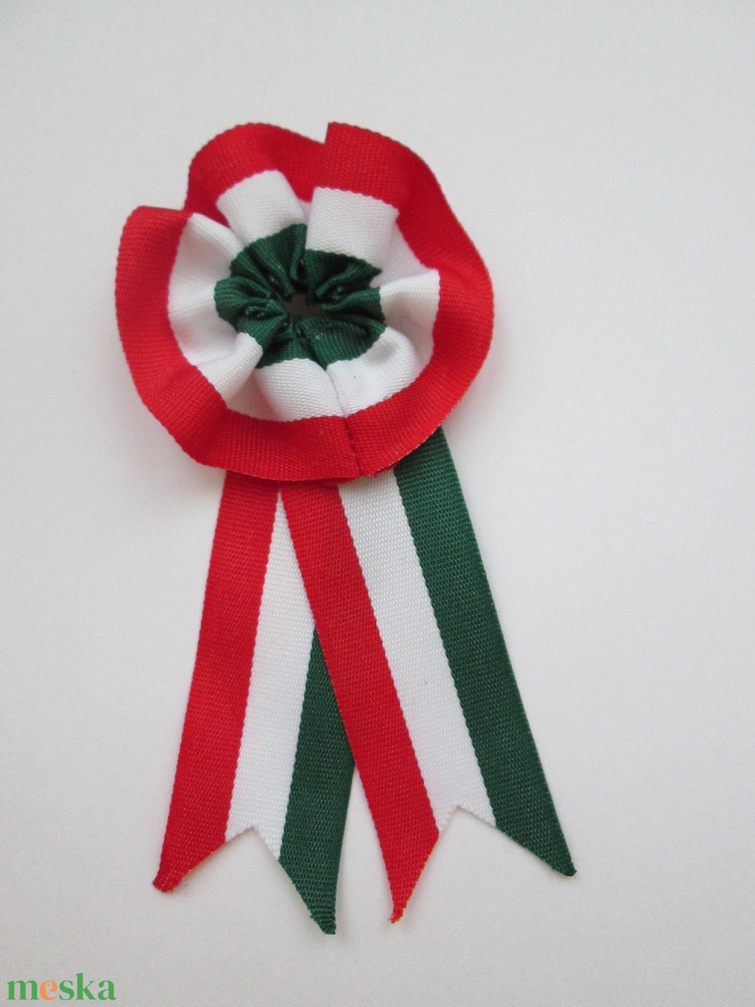 Hagyományos kokárda - ékszer - kitűző és bross - kitűző - Meska.hu Hagyományos kokárda - ékszer - kitűző és bross - kitűző - Meska.hu