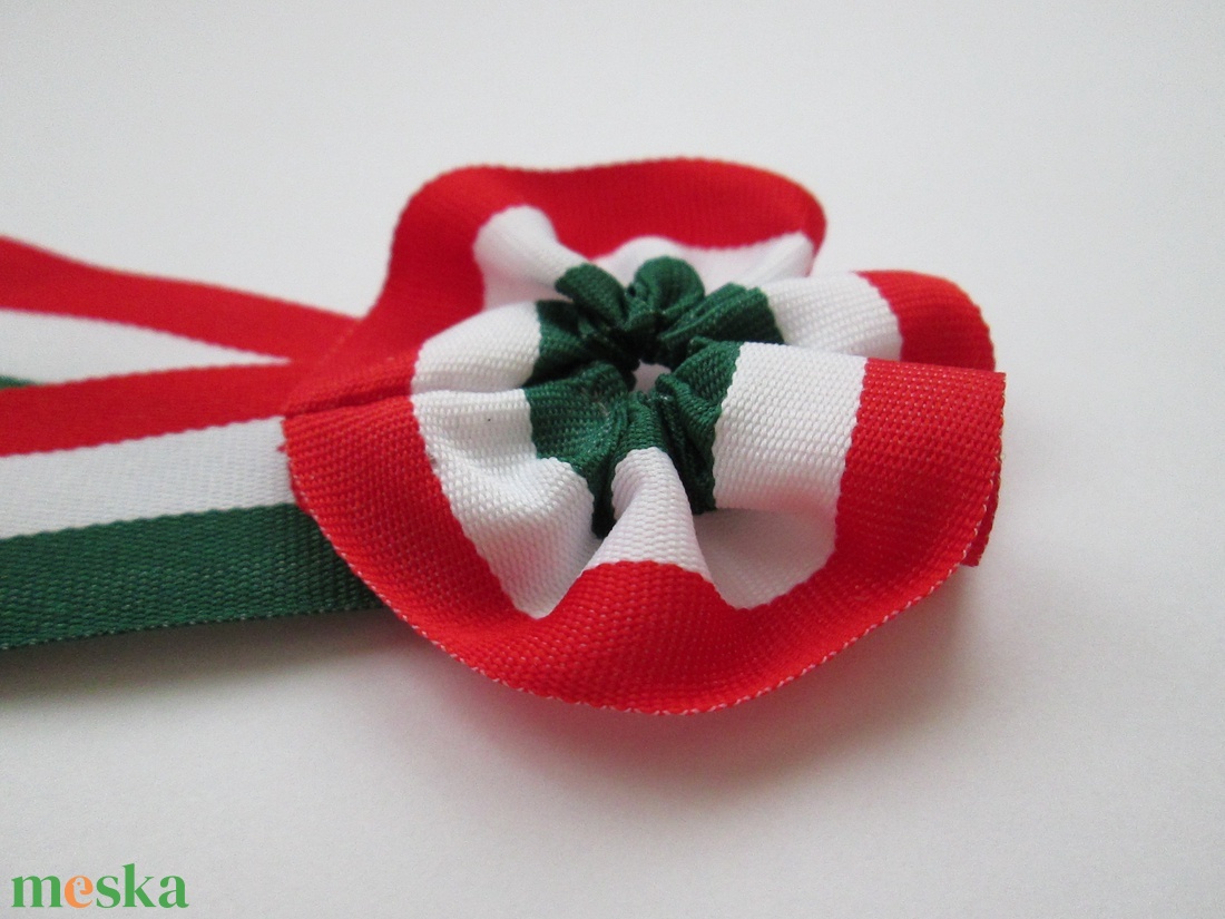 Hagyományos kokárda - ékszer - kitűző és bross - kitűző - Meska.hu Hagyományos kokárda - ékszer - kitűző és bross - kitűző - Meska.hu