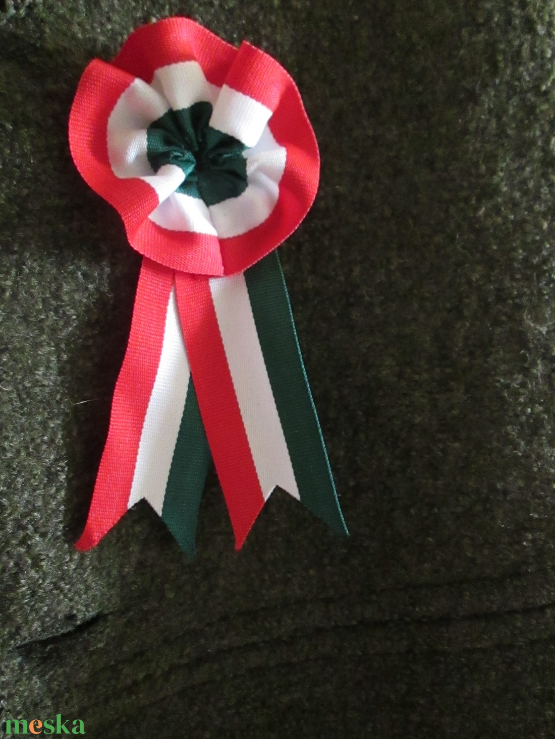 Hagyományos kokárda - ékszer - kitűző és bross - kitűző - Meska.hu Hagyományos kokárda - ékszer - kitűző és bross - kitűző - Meska.hu