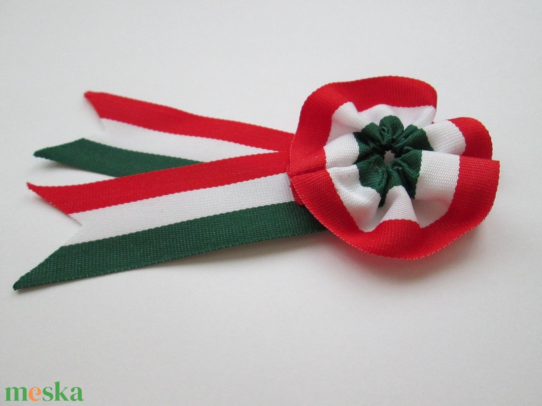 Hagyományos kokárda - ékszer - kitűző és bross - kitűző - Meska.hu Hagyományos kokárda - ékszer - kitűző és bross - kitűző - Meska.hu