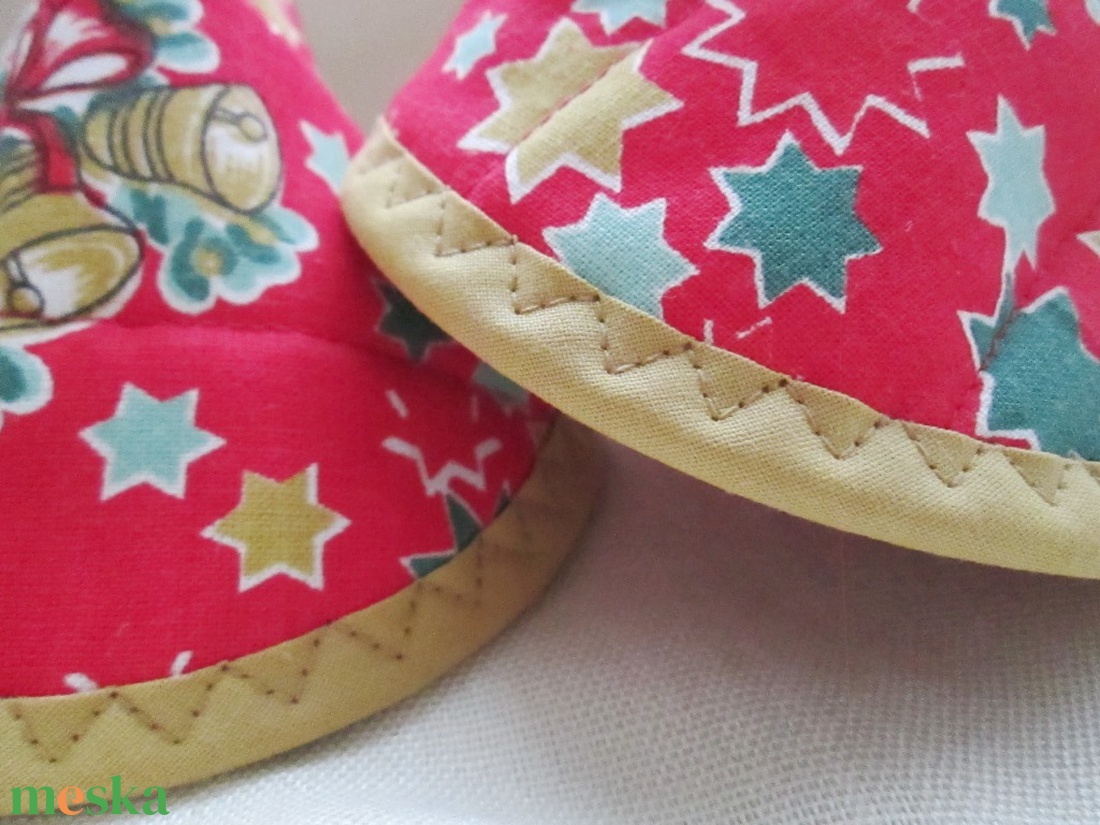 Edényfogó, fedőfogó, fülfogó -  karácsonyi mintás, aranysárga színű szegéllyel (2 db) - karácsony - karácsonyi sütés-főzés - Meska.hu