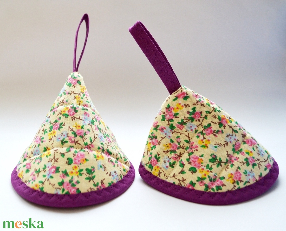 Edényfogó, fedőfogó, fülfogó -  apró virágos mintával, lila szegéllyel (2 db) - otthon & életmód - konyhafelszerelés, tálalás - konyhai textil - edényfogó & edényfedő - Meska.hu