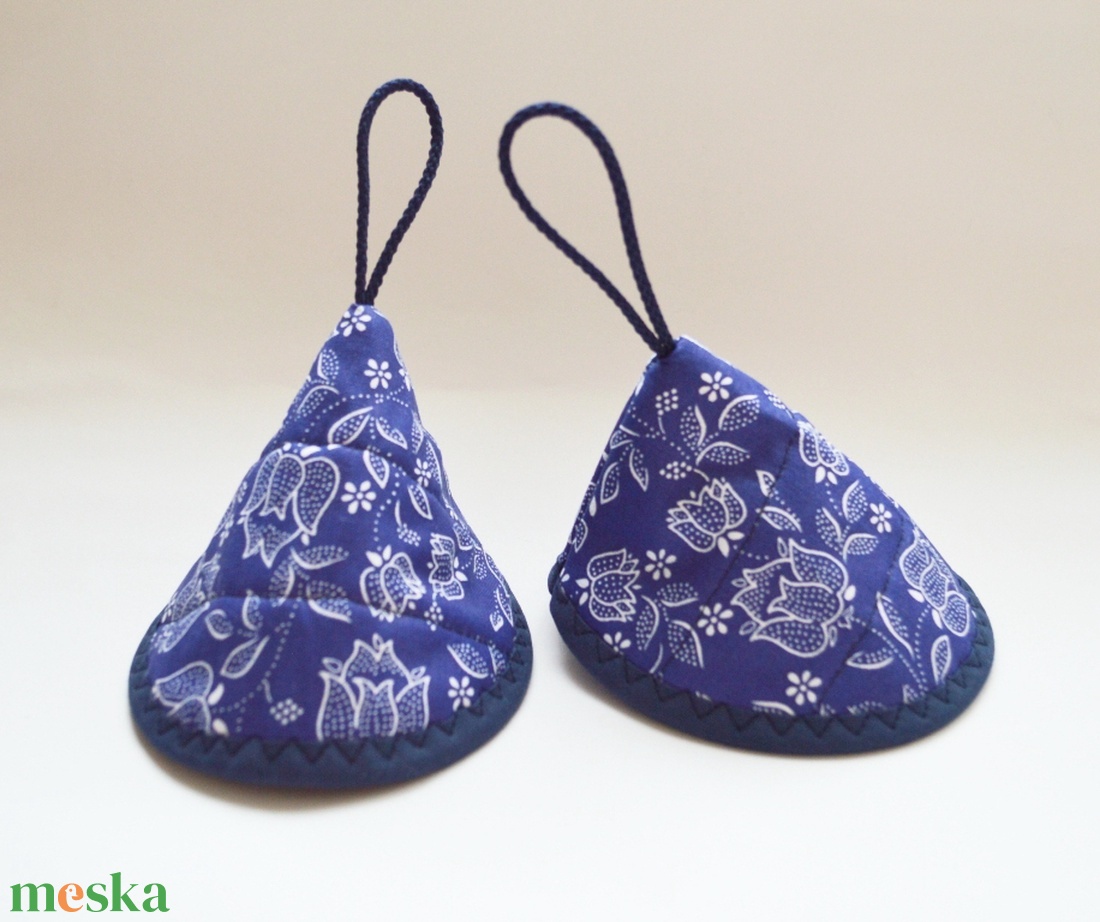 Edényfogó, fedőfogó, fülfogó - kékfestő mintával, sötétkék szegéllyel (2 db) - otthon & életmód - konyhafelszerelés, tálalás - konyhai textil - edényfogó & edényfedő - Meska.hu Edényfogó, fedőfogó, fülfogó - kékfestő mintával, sötétkék szegéllyel (2 db) - otthon & életmód - konyhafelszerelés, tálalás - konyhai textil - edényfogó & edényfedő - Meska.hu