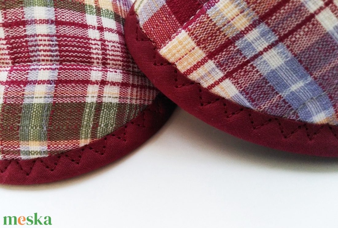 Edényfogó, fedőfogó, fülfogó - csíkos, kockás mintával, bordó szegéllyel - otthon & életmód - konyhafelszerelés, tálalás - konyhai textil - edényfogó & edényfedő - Meska.hu Edényfogó, fedőfogó, fülfogó - csíkos, kockás mintával, bordó szegéllyel - otthon & életmód - konyhafelszerelés, tálalás - konyhai textil - edényfogó & edényfedő - Meska.hu