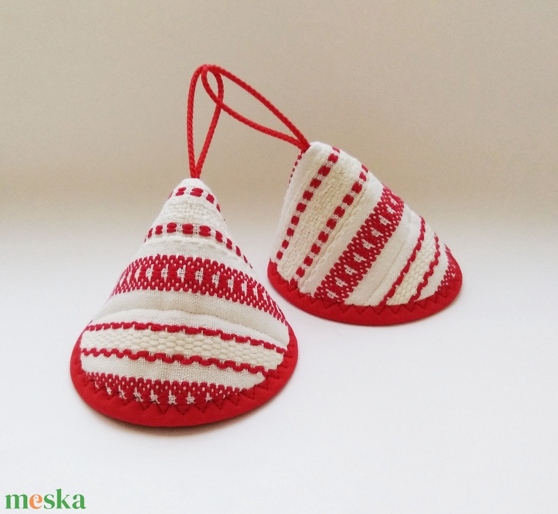 Edényfogó, fedőfogó, fülfogó - magyaros, szőttes anyagból, piros szegéllyel (2 db) - otthon & életmód - konyhafelszerelés, tálalás - konyhai textil - edényfogó & edényfedő - Meska.hu Edényfogó, fedőfogó, fülfogó - magyaros, szőttes anyagból, piros szegéllyel (2 db) - otthon & életmód - konyhafelszerelés, tálalás - konyhai textil - edényfogó & edényfedő - Meska.hu