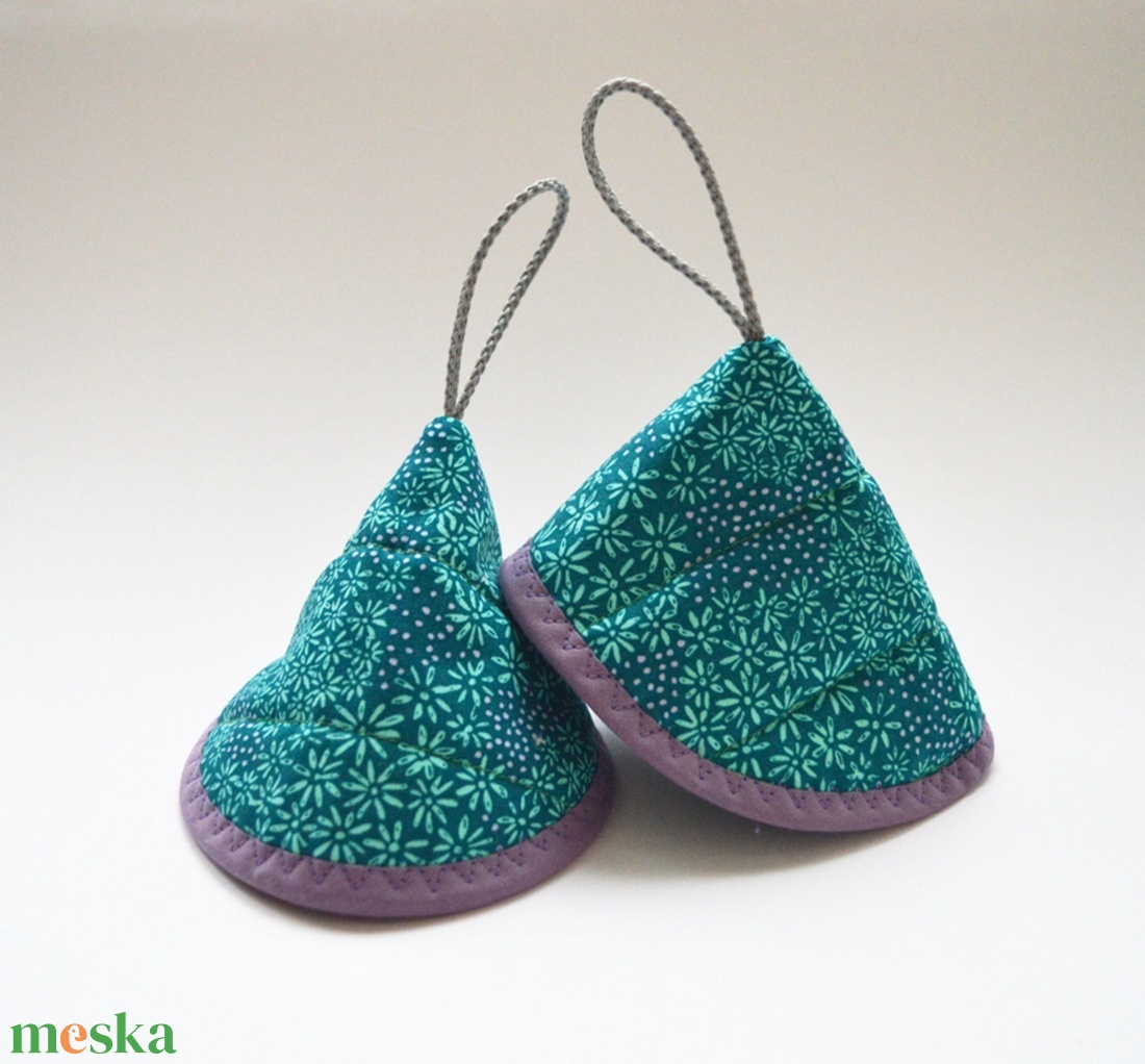 Edényfogó, fedőfogó, fülfogó - türkiz, virágos mintával, lila szegéllyel (2 db) - otthon & életmód - konyhafelszerelés, tálalás - konyhai textil - edényfogó & edényfedő - Meska.hu Edényfogó, fedőfogó, fülfogó - türkiz, virágos mintával, lila szegéllyel (2 db) - otthon & életmód - konyhafelszerelés, tálalás - konyhai textil - edényfogó & edényfedő - Meska.hu