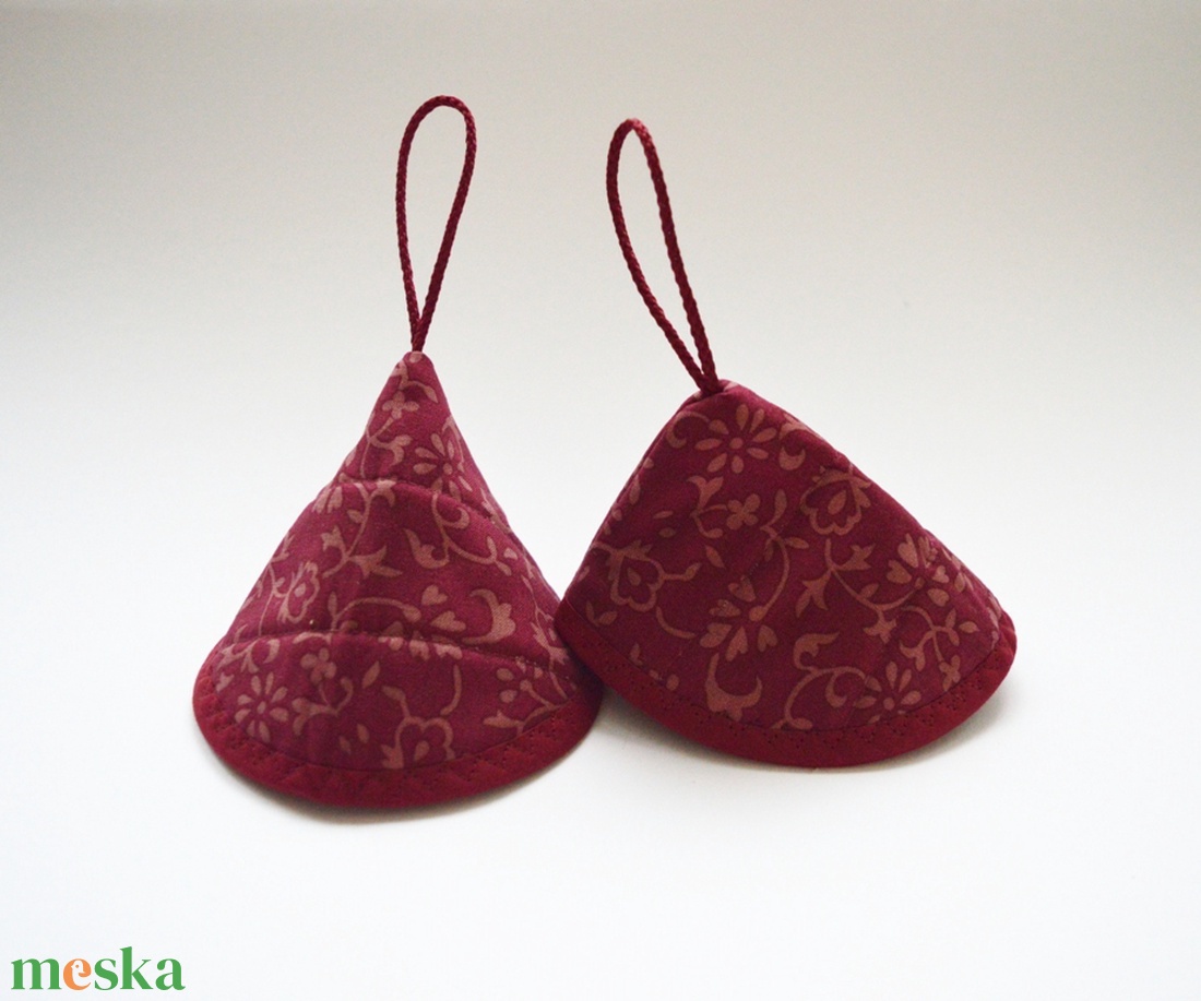 Edényfogó, fedőfogó, fülfogó - bordó alapon, virágos mintával, bordó szegéllyel (2 db) - otthon & életmód - konyhafelszerelés, tálalás - konyhai textil - edényfogó & edényfedő - Meska.hu Edényfogó, fedőfogó, fülfogó - bordó alapon, virágos mintával, bordó szegéllyel (2 db) - otthon & életmód - konyhafelszerelés, tálalás - konyhai textil - edényfogó & edényfedő - Meska.hu