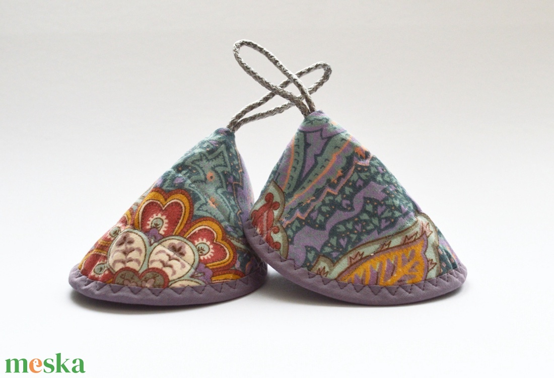 Edényfogó, fedőfogó, fülfogó - virágos mintával, orgonalila szegéllyel - otthon & életmód - konyhafelszerelés, tálalás - konyhai textil - edényfogó & edényfedő - Meska.hu