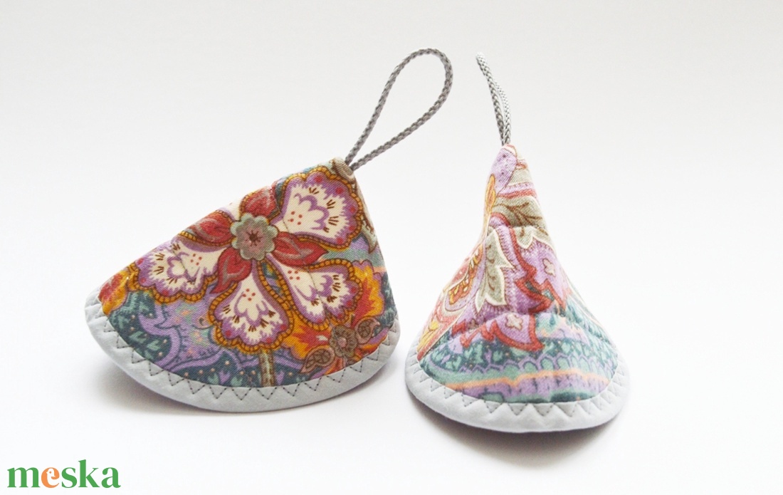 Edényfogó, fedőfogó, fülfogó - virágos mintával, szürke szegéllyel - otthon & életmód - konyhafelszerelés, tálalás - konyhai textil - edényfogó & edényfedő - Meska.hu