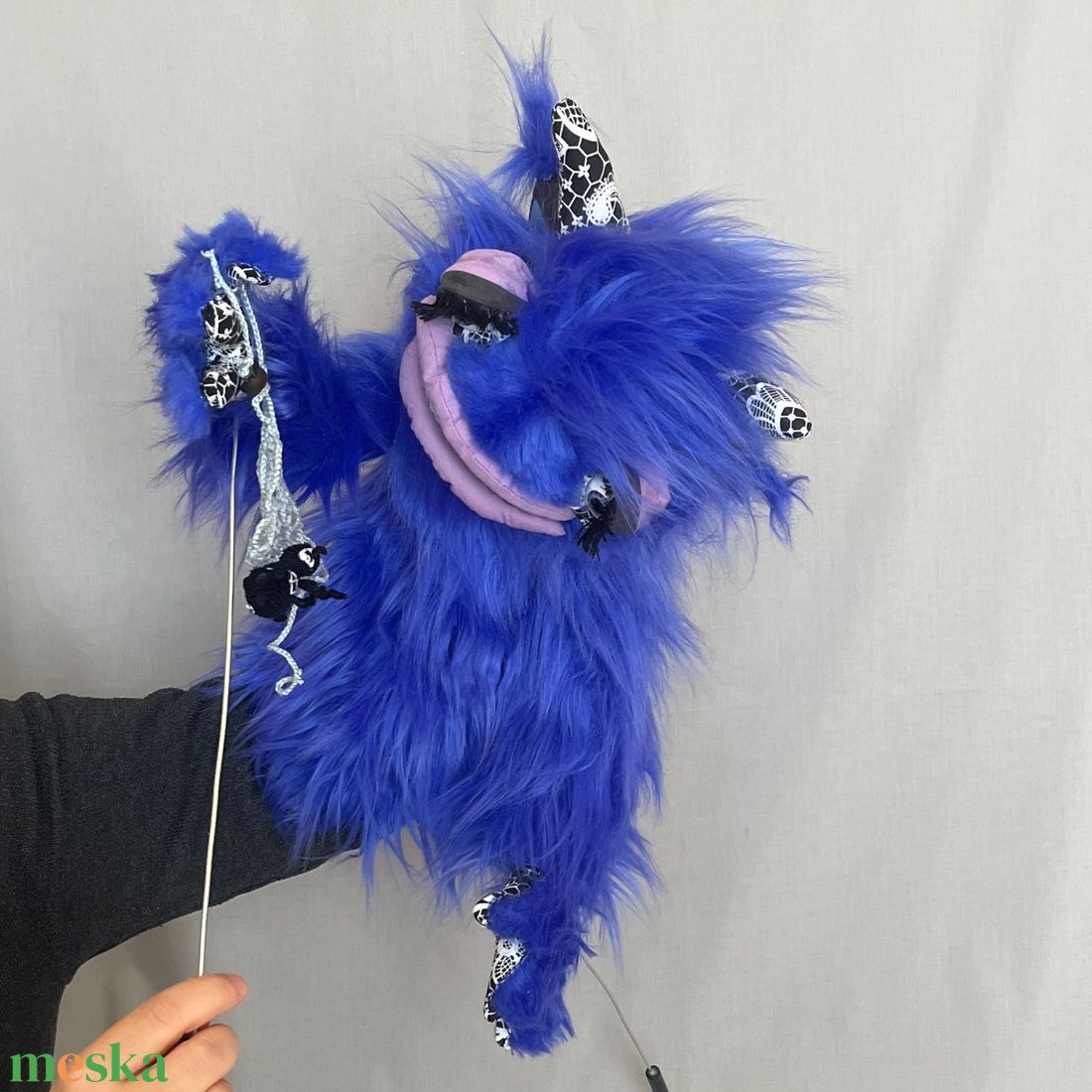 Kék Fluffy szőrmók báb pókkal Halloweenre - játék & sport - bábok - kesztyűbáb - Meska.hu