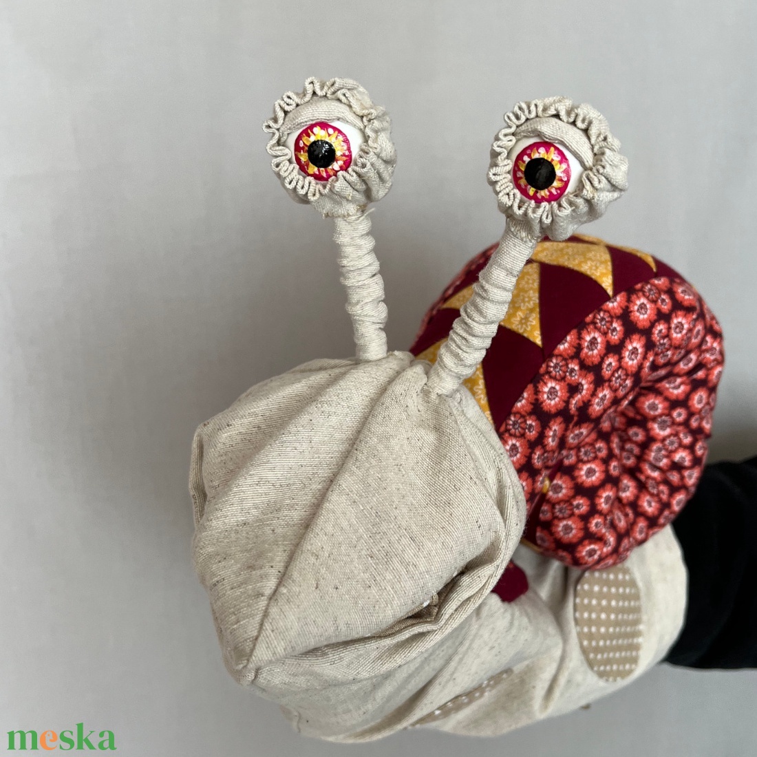 Csodacsiga báb - Bordó - sárga - játék & sport - bábok - kesztyűbáb - Meska.hu