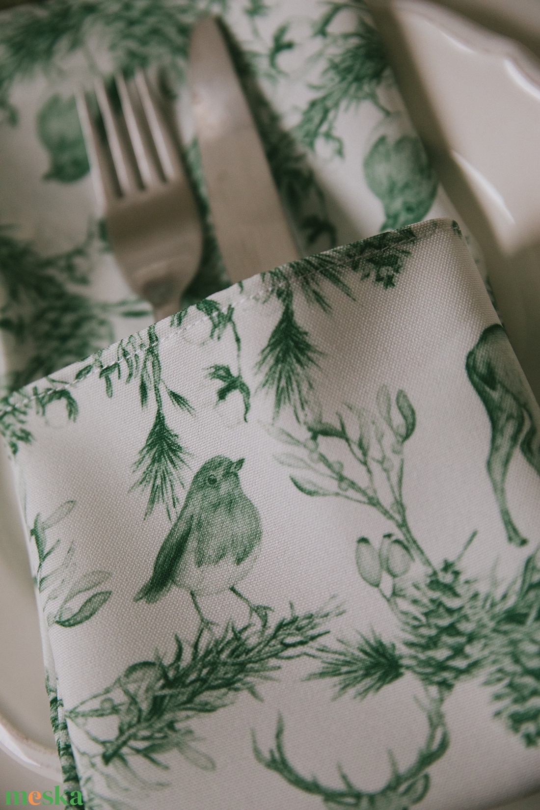 Textilszalvéta  szarvas és vörösbegy  zöld grafikával - otthon & életmód - konyhafelszerelés, tálalás - konyhai textil - szalvéta - Meska.hu