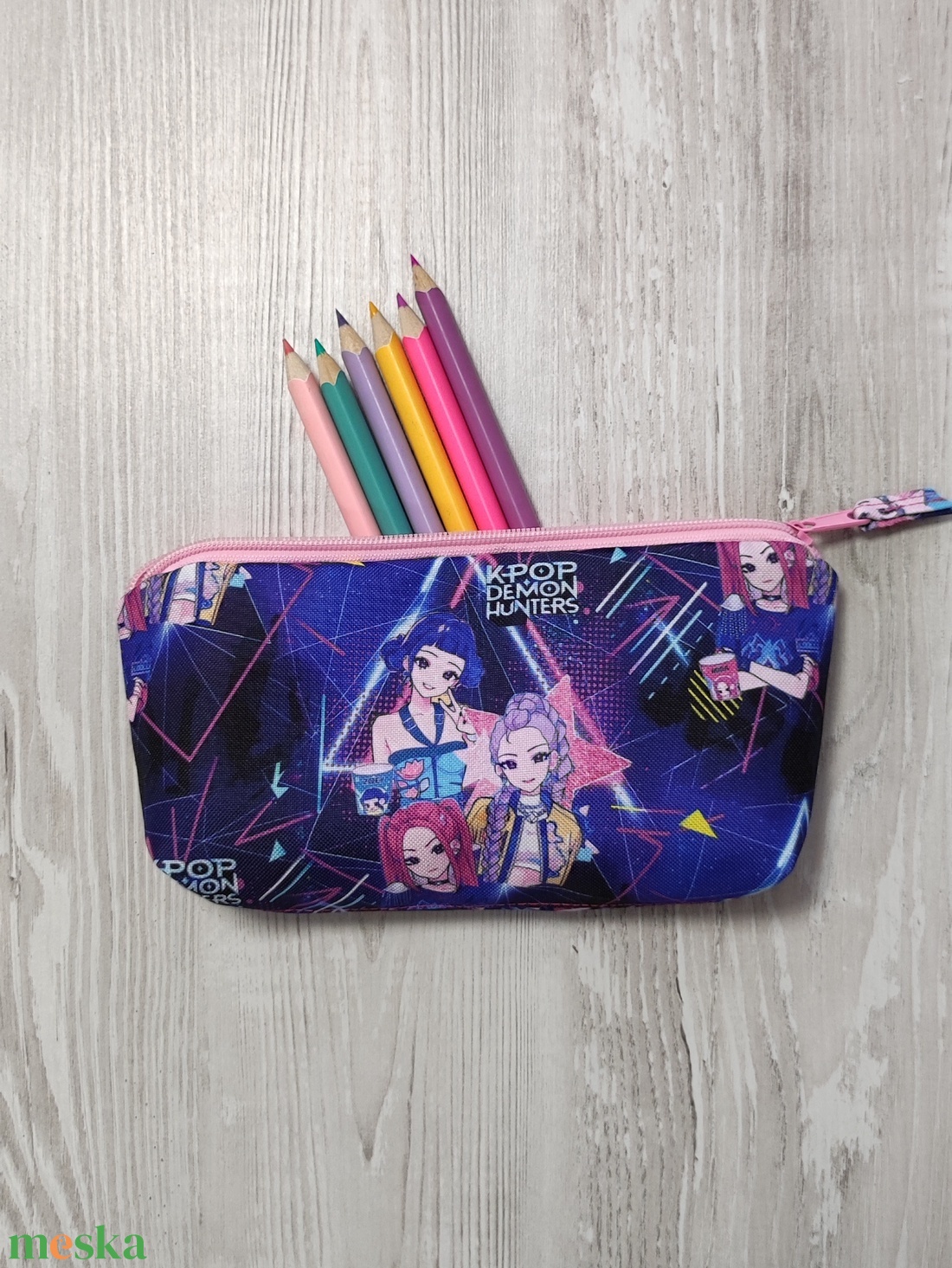K-pop,Demon Hunters tolltartó - otthon & életmód - papír, írószer - tolltartó & ceruzatekercs - Meska.hu