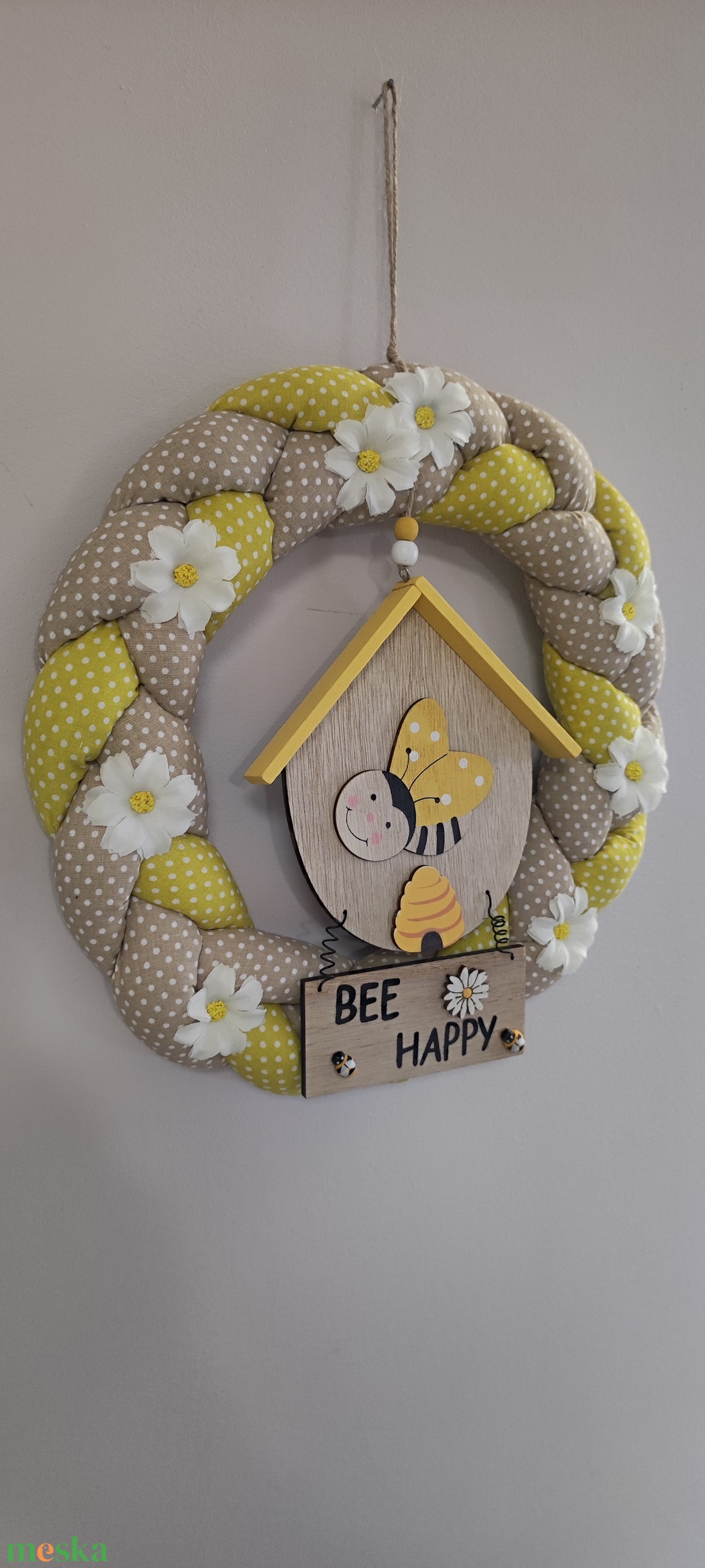 �Bee Happyméhecskés ,kézműves ajtódísz - vidám tavaszi hangulat otthonodra - otthon & életmód - dekoráció - ajtó- és ablak dekoráció - ajtódísz & kopogtató - Meska.hu