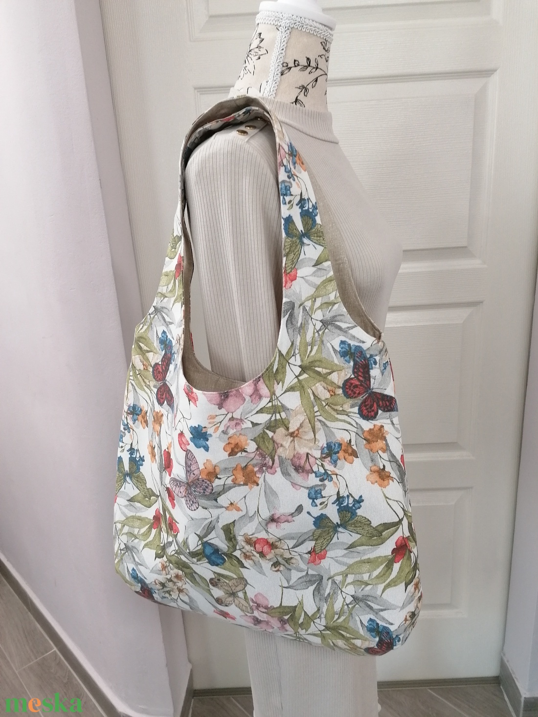 Pillangós ,virágos ,bélelt vászon válltáska - táska & tok - bevásárlás & shopper táska - shopper, textiltáska, szatyor - Meska.hu