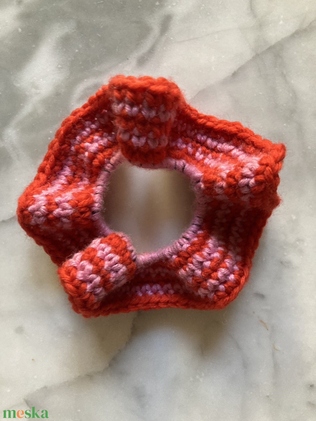 Rózsaszín csíkos horgolt scrunchie - ruha & divat - hajdísz & hajcsat - hajgumi - Meska.hu