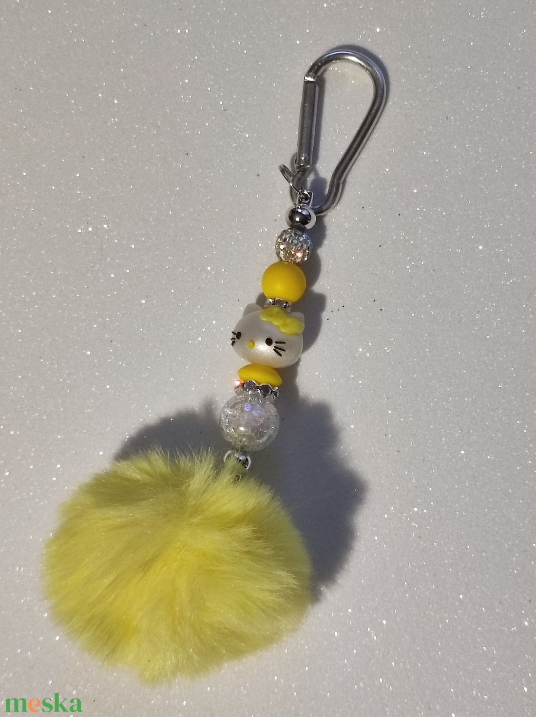 Egyedi készítésű Hello Kitty kulcstartó/táskadísz  - táska & tok - kulcstartó & táskadísz - kulcstartó - Meska.hu