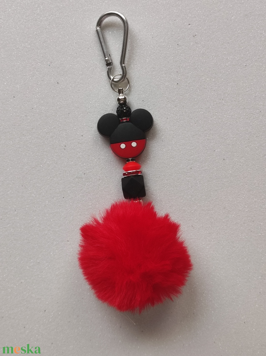 Egyedi készítésű Mickey kulcstartó/táskadísz pihe puha pompommal - táska & tok - kulcstartó & táskadísz - kulcstartó - Meska.hu