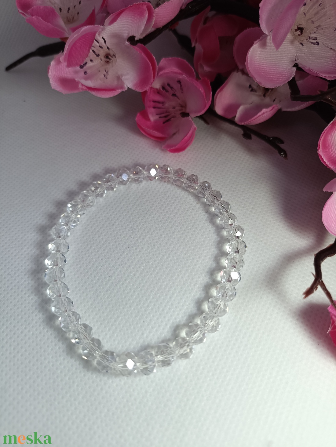 Tiszta elegancia 6 mm-es áttetsző üveggyöngy karkötő - ékszer - karkötő - gyöngyös karkötő - Meska.hu Tiszta elegancia 6 mm-es áttetsző üveggyöngy karkötő - ékszer - karkötő - gyöngyös karkötő - Meska.hu