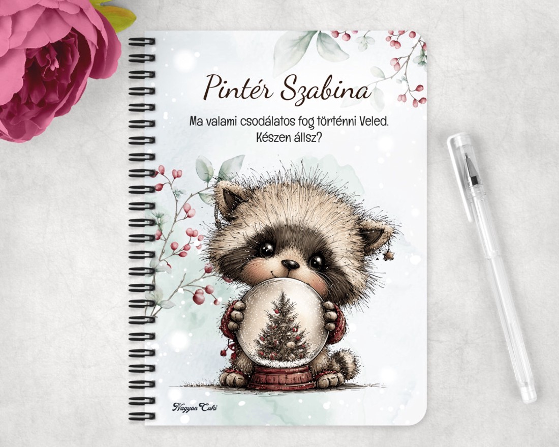 Személyre szabható - Cuki téli mosómaci hógömbbel mintás A6-os füzet - otthon & életmód - papír, írószer - jegyzetfüzet & napló - Meska.hu