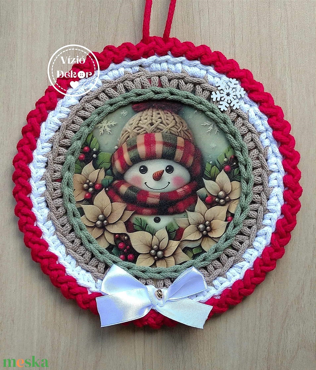 Hóemberes horgolt tábladísz  - karácsony - karácsonyi lakásdekoráció - karácsonyi ajtódíszek - Meska.hu