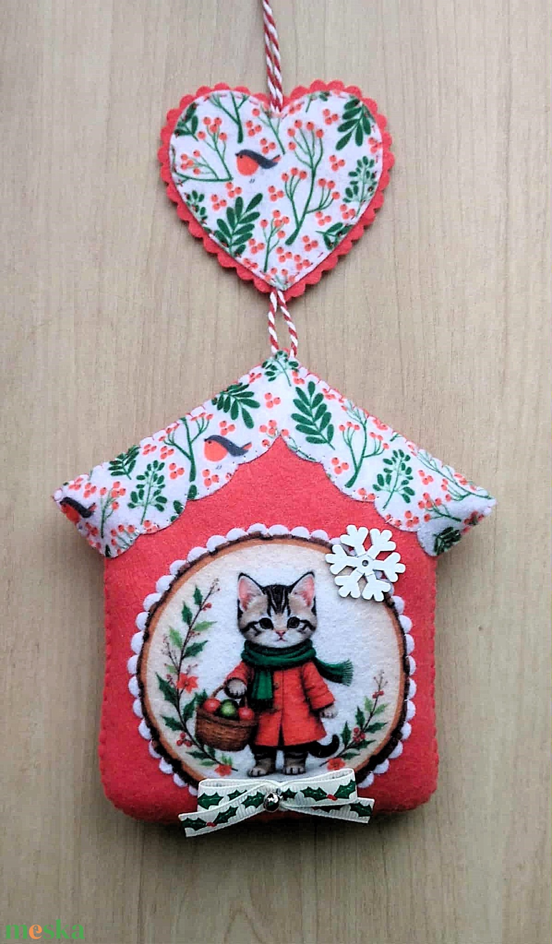 Cica téli filc ház - karácsony - karácsonyi lakásdekoráció - karácsonyi ajtódíszek - Meska.hu