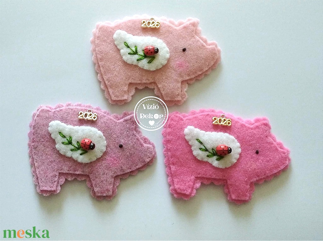 Malac újévi  hűtőmágnes csomag - otthon & életmód - konyhafelszerelés, tálalás - konyhai dekoráció - hűtőmágnes - Meska.hu