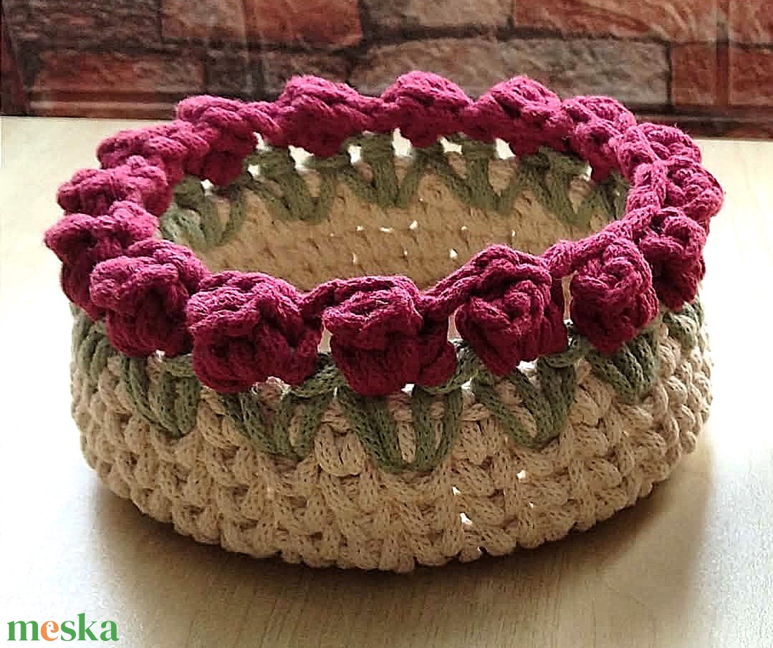 Tulipános horgolt tároló kedvezményes áron! - otthon & életmód - dekoráció - asztal és polc dekoráció - dekorációs tál, tartó - Meska.hu