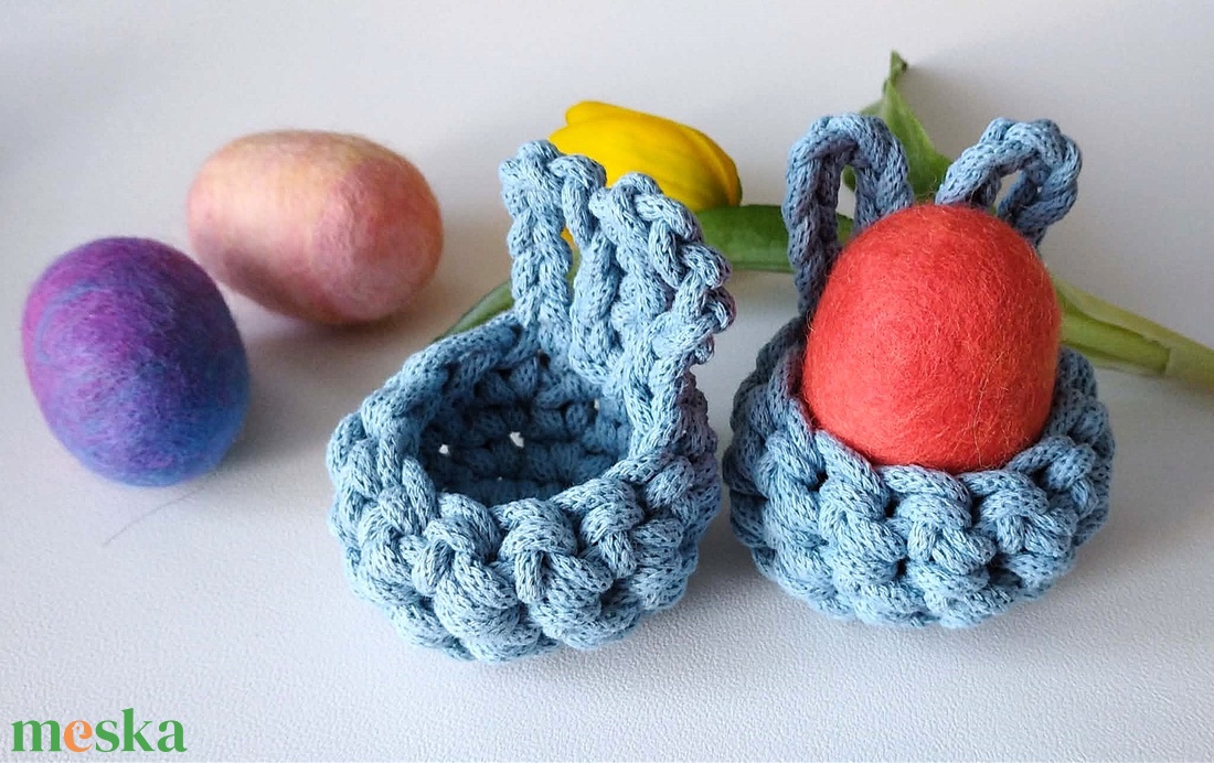 2 db-os  horgolt, húsvéti nyuszifüles tojástartó szett jégkék - otthon & életmód - dekoráció - asztal és polc dekoráció - dekorációs tál, tartó - Meska.hu