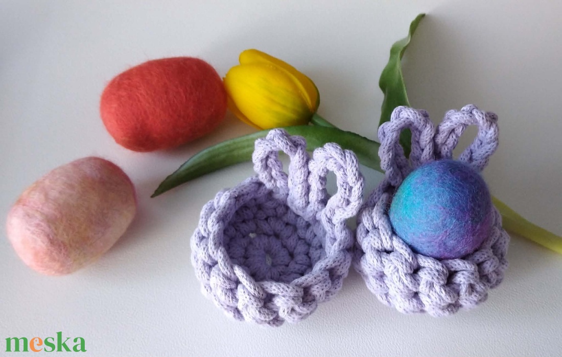 2 db-os  horgolt, húsvéti nyuszifüles tojástartó szett orgona lila - otthon & életmód - dekoráció - asztal és polc dekoráció - dekorációs tál, tartó - Meska.hu