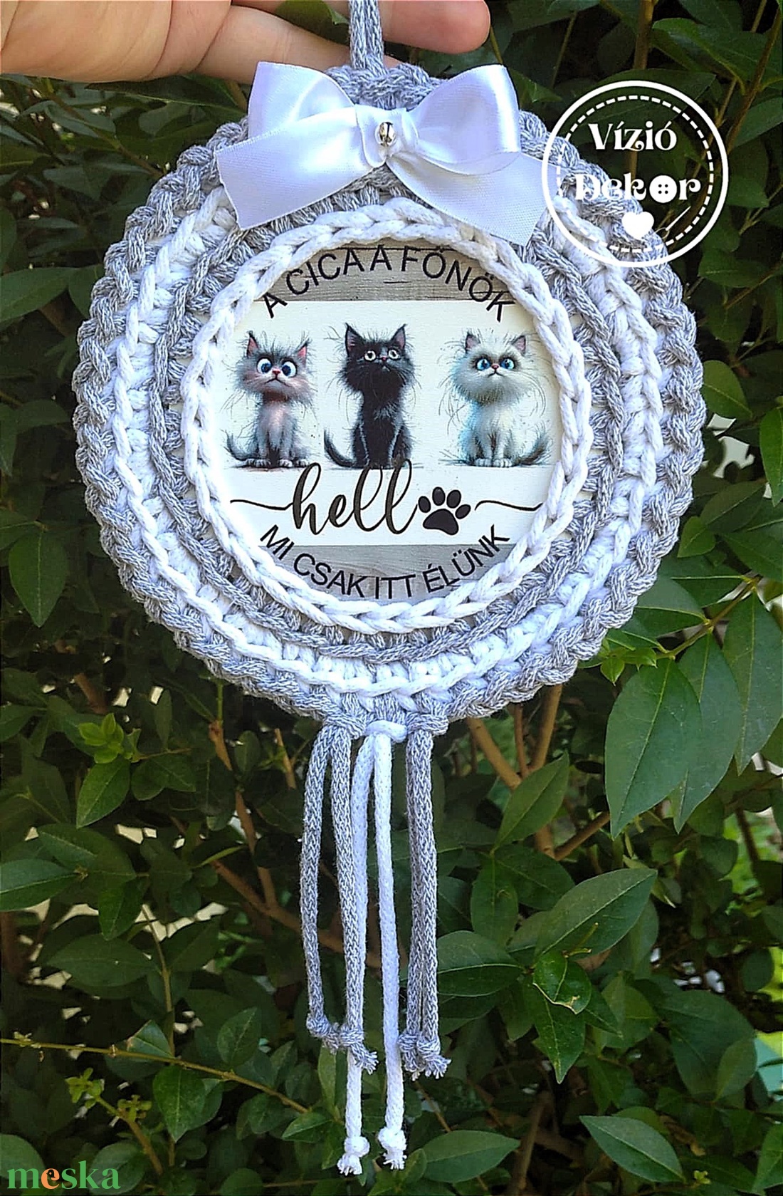 Horgolt  cica a főnök tábladísz - otthon & életmód - dekoráció - fali és függő dekoráció - függődísz - Meska.hu