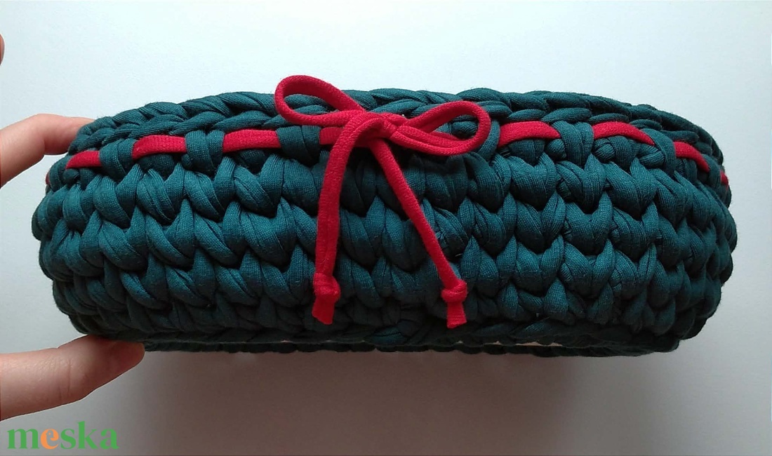 Virágos horgolt tároló - otthon & életmód - dekoráció - asztal és polc dekoráció - dekorációs tál, tartó - Meska.hu