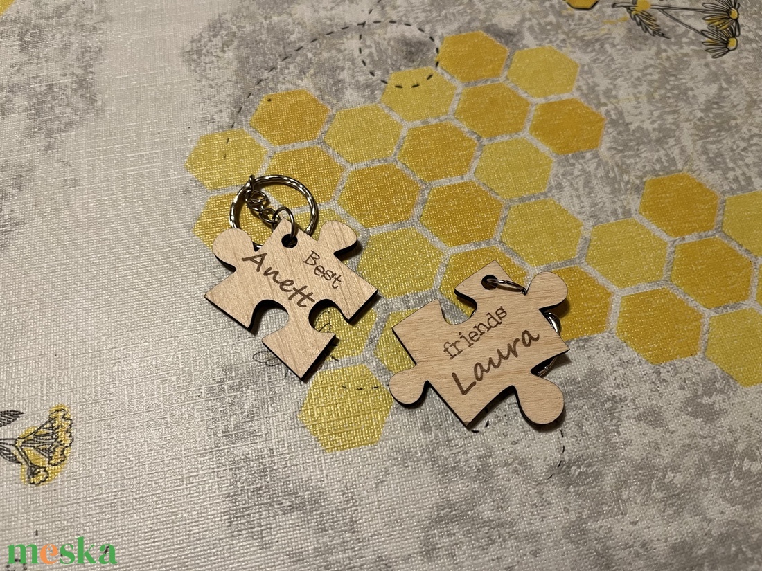 Puzzle Kulcstartó Barátoknak - Egyedi Gravírozott Fa Kulcstartó Szett - Páros Kulcstartó - táska & tok - kulcstartó & táskadísz - kulcstartó - Meska.hu Puzzle Kulcstartó Barátoknak - Egyedi Gravírozott Fa Kulcstartó Szett - Páros Kulcstartó - táska & tok - kulcstartó & táskadísz - kulcstartó - Meska.hu