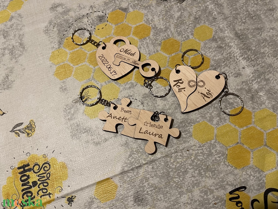 Puzzle Kulcstartó Barátoknak - Egyedi Gravírozott Fa Kulcstartó Szett - Páros Kulcstartó - táska & tok - kulcstartó & táskadísz - kulcstartó - Meska.hu Puzzle Kulcstartó Barátoknak - Egyedi Gravírozott Fa Kulcstartó Szett - Páros Kulcstartó - táska & tok - kulcstartó & táskadísz - kulcstartó - Meska.hu