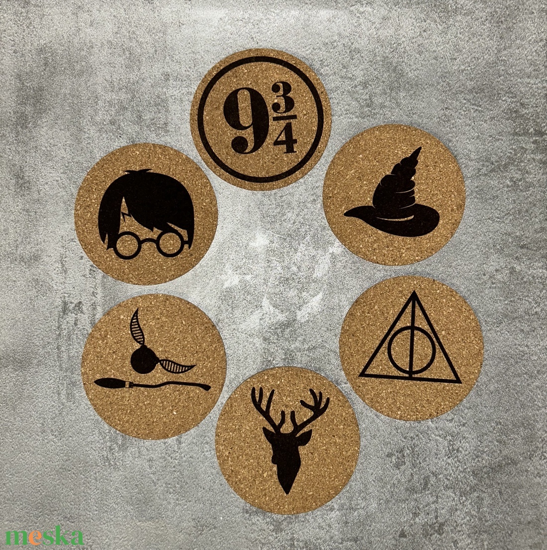 Harry Potter varázsvilágát idéző parafa poháralátétek egyedi dizájnnal - 6db - otthon & életmód - konyhafelszerelés, tálalás - tálalás - tányér- és poháralátét - Meska.hu Harry Potter varázsvilágát idéző parafa poháralátétek egyedi dizájnnal - 6db - otthon & életmód - konyhafelszerelés, tálalás - tálalás - tányér- és poháralátét - Meska.hu