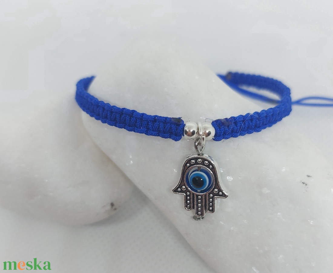 Védelmező, vigyázó Hamsa kéz medállal fonalkarkötő - ékszer - karkötő - fonott karkötő - Meska.hu Védelmező, vigyázó Hamsa kéz medállal fonalkarkötő - ékszer - karkötő - fonott karkötő - Meska.hu