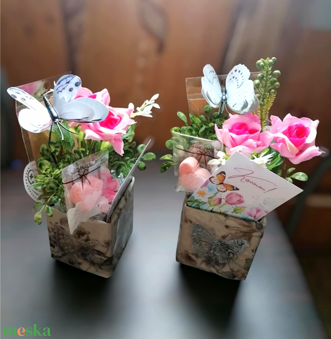 Pillangós virág-és ajándék box (kisebb fürdőbombával), 2 féle - otthon & életmód - dekoráció - virágdísz és tartó - virágbox, virágdoboz - Meska.hu Pillangós virág-és ajándék box (kisebb fürdőbombával), 2 féle - otthon & életmód - dekoráció - virágdísz és tartó - virágbox, virágdoboz - Meska.hu