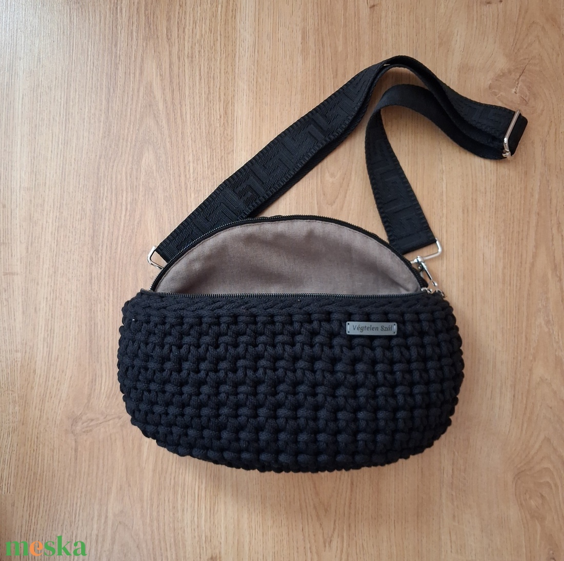 Horgolt övtáska - táska & tok - kézitáska & válltáska - vállon átvethető táska - Meska.hu