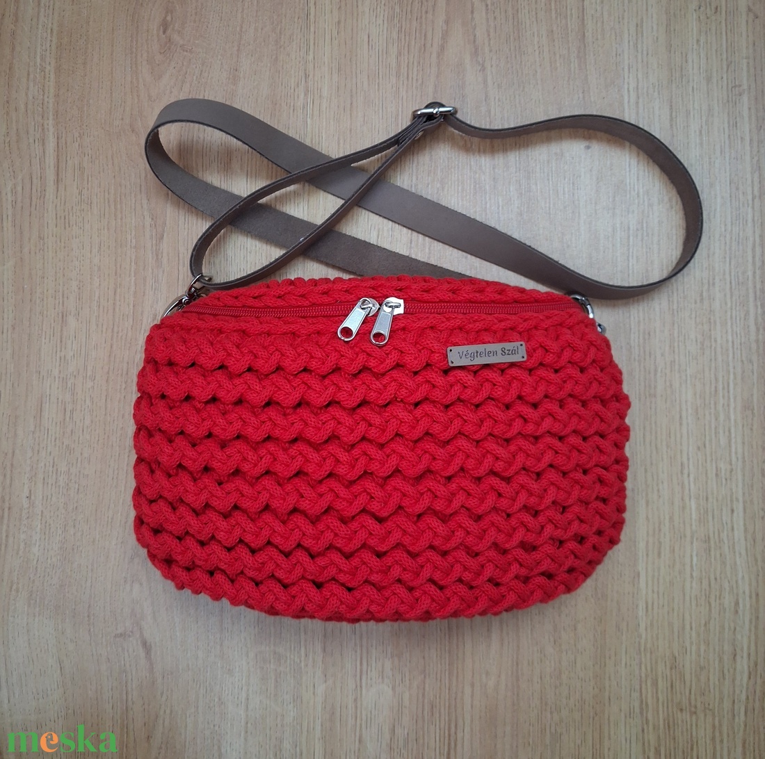 Horgolt övtáska - táska & tok - kézitáska & válltáska - vállon átvethető táska - Meska.hu