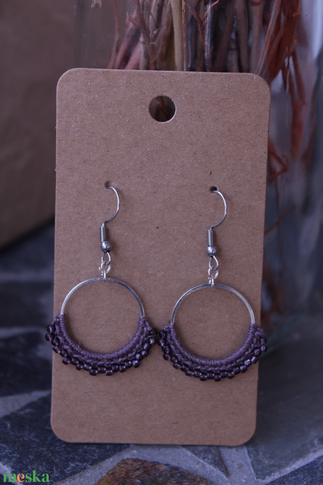 Gyöngyöző horgolt fülbevaló (lila) - ékszer - fülbevaló - lógós kerek fülbevaló - Meska.hu